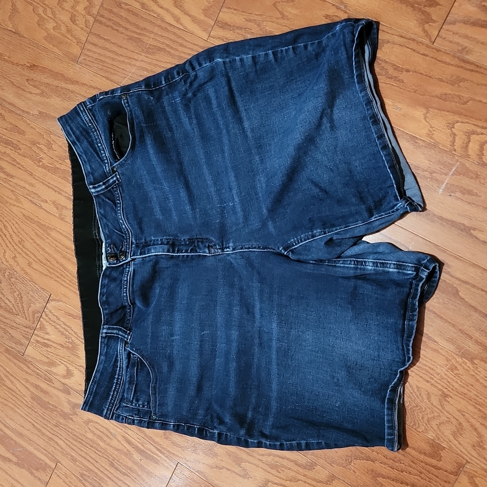 Shorts‎